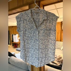 Women’s Blue Floral Cap-Sleeve Button Front Top